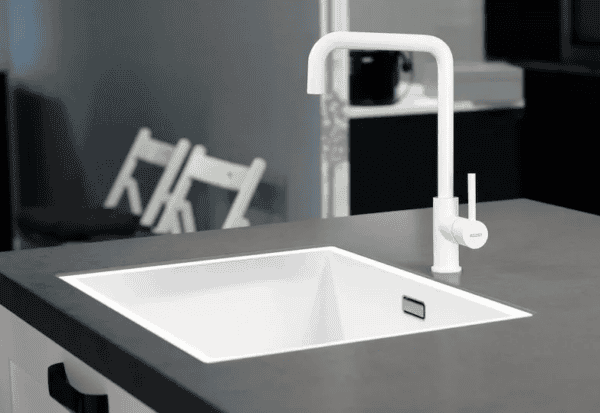 Lorreine 1534WQ-FU Luxe Anderhalve Keukenspoelbak Rechts Graniet Wit Met Korfplug Wit 15 x 40 + 34 x 40 Vlakbouw Of Onderbouw